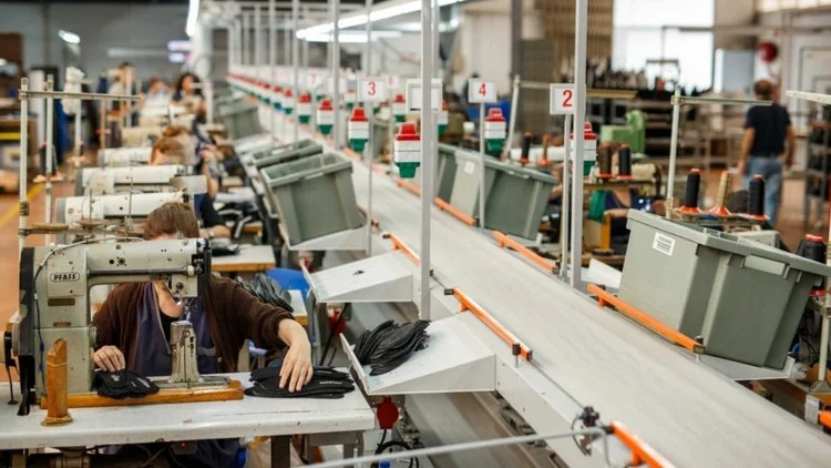 Manager for an Efficient and Innovative Footwear Industry ude1488