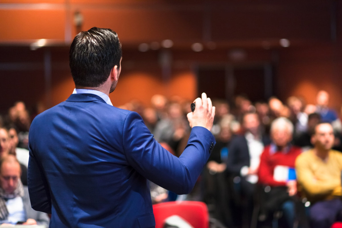 Public Speaking Essentials: How to Craft Your Personal Story ude1749