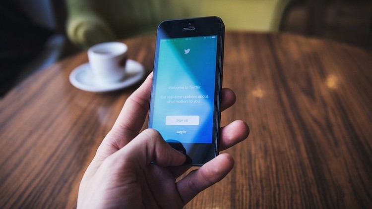 Businesses: How to Use Twitter for PR and Media Coverage ude541
