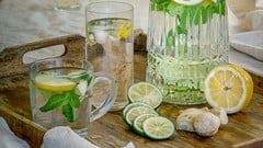 Lemon Water: The Natural Detox Drink! ude_2025912613