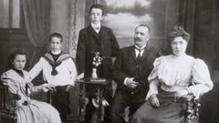 Family constellation – a significant method for your growth ude_2025912907