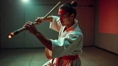 30+ Real-World Self-Defense Techniques of Kali & Muay Thai ude_2025913383