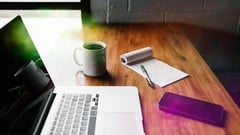 Become An Email Marketing Master ude_2025913692